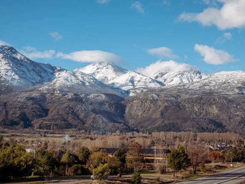 El Bolsón y la cordillera nevada