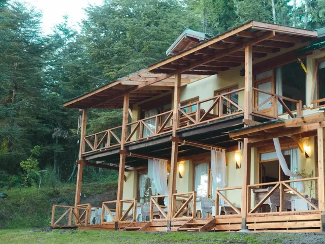 Fachada de ALEHUE Casa de Montaña em Villa La Angostura