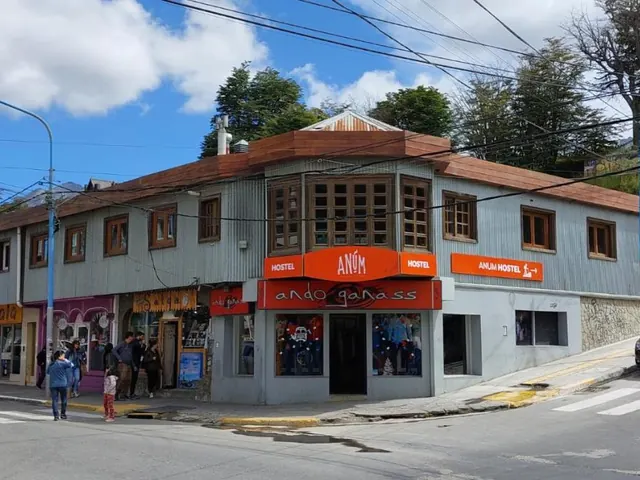 Fachada de Anum Hostel en Ushuaia