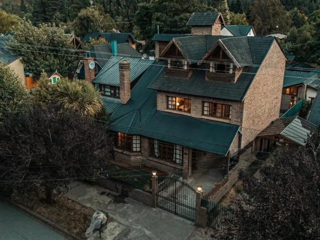 Fachada de Casa 45 en San Martín de los Andes