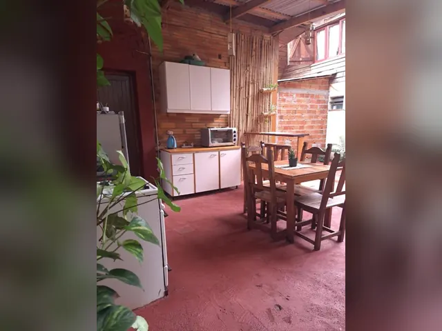 Cocina compartida de Bungalow Hostel Iguazú en Puerto Iguazú