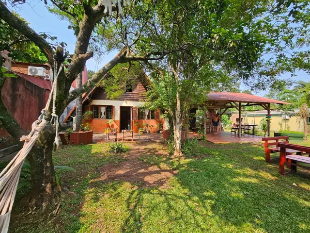 Jardín de Bungalow Hostel Iguazú en Puerto Iguazú