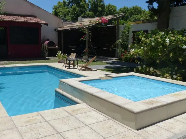 Pileta de Chill Inn Hostel en Mendoza