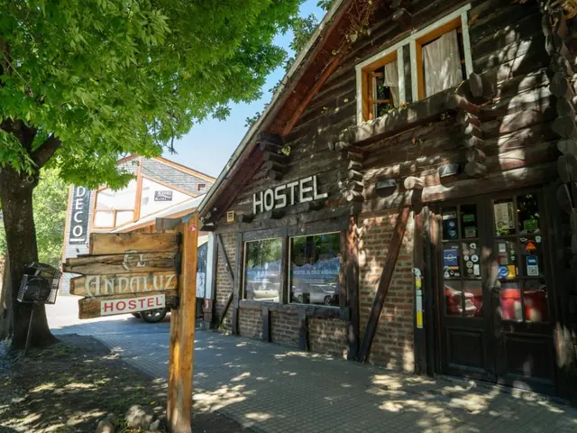 Fachada de El Oso Andaluz en San Martín de los Andes