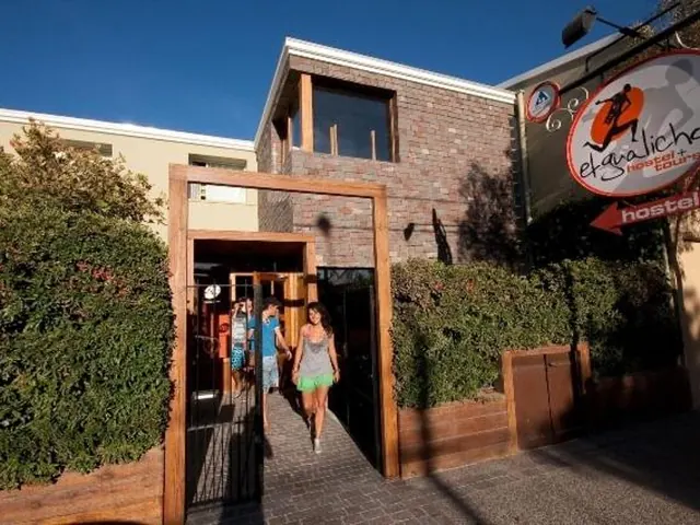 Entrada de El Gualicho Hostel en Puerto Madryn