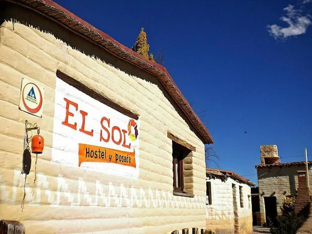 Fachada de El Sol Hostel de Humahuaca en Quebrada de Humahuaca