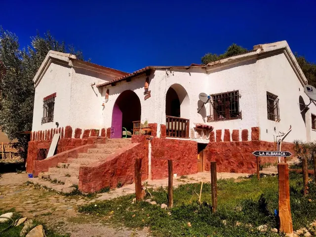Fachada de Hostal La Albahaca en Quebrada de Humahuaca