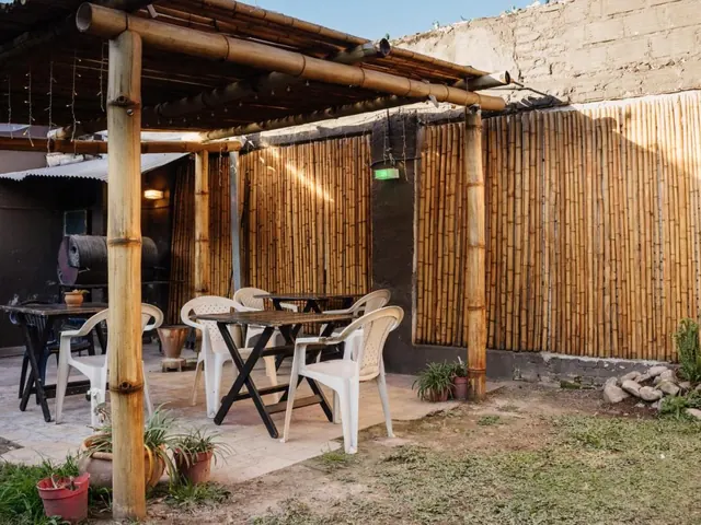 Patio de Hostal Namaste en Salta