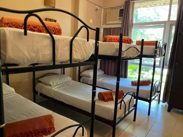 Dormitorio femenino de Beer Hotel Iguazú en Puerto Iguazú