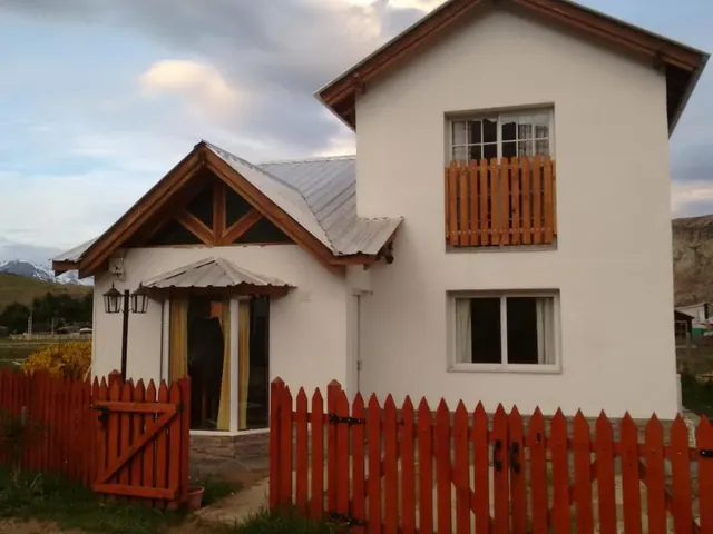 Fachada de Kaiken - Hostel & Departamentos en El Chaltén