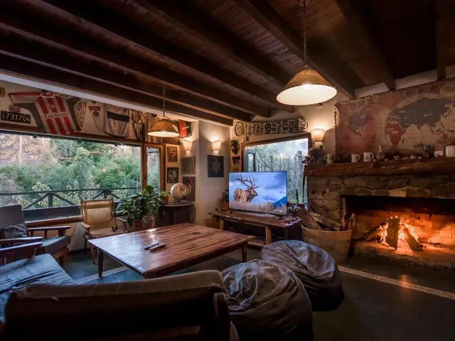 Sala de convivência de Hostel La Angostura em Villa La Angostura