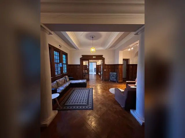 Sala común de Hostel Plaza en Mendoza