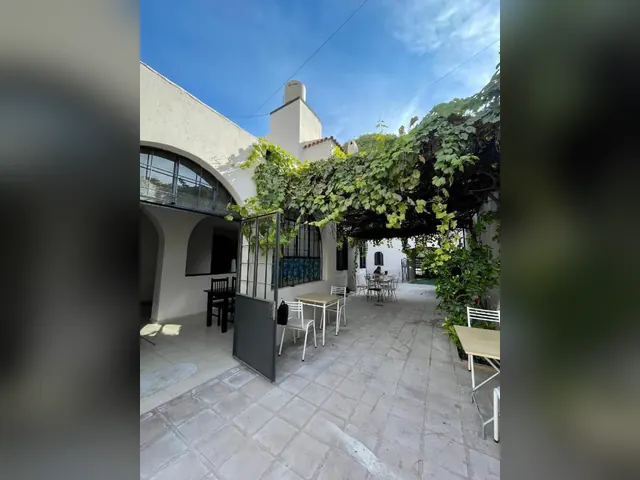 Patio de Hostel Plaza en Mendoza