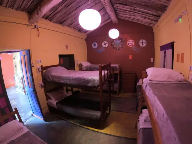 Dormitorio femenino de Kamaq Hostel en Quebrada de Humahuaca