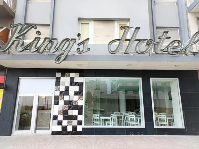 Fachada de Hotel King's en Mar del Plata