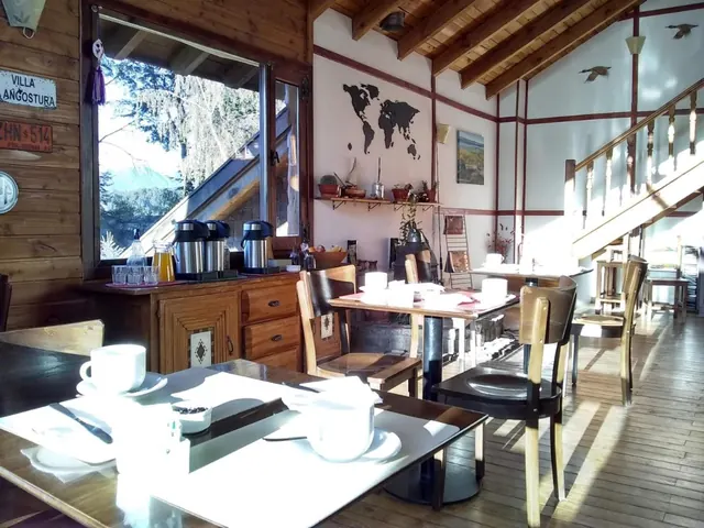 Sala de café da manhã de La Roca de la Patagonia em Villa La Angostura