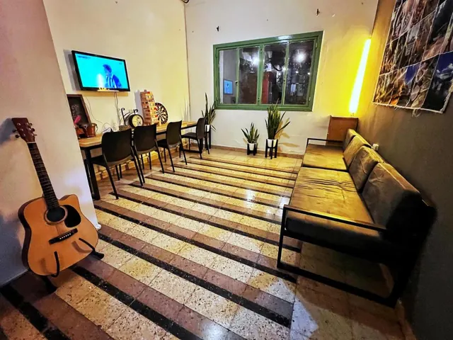 Sala común de Lacandona Hostel en Córdoba y Capilla del Monte