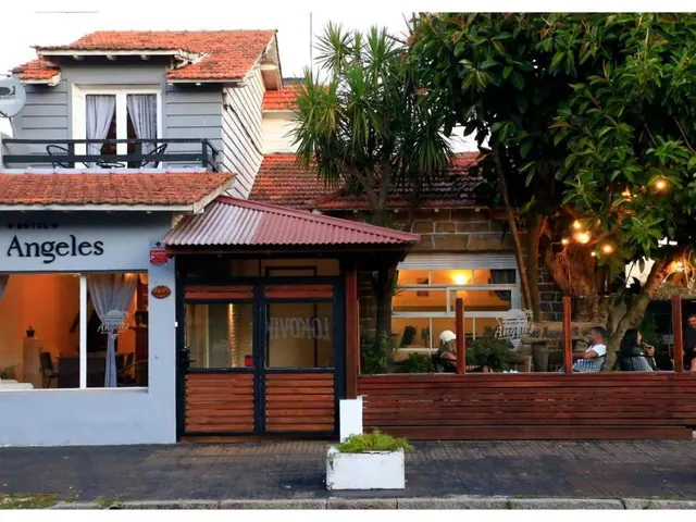 Fachada de Hotel Los Ángeles en Mar del Plata