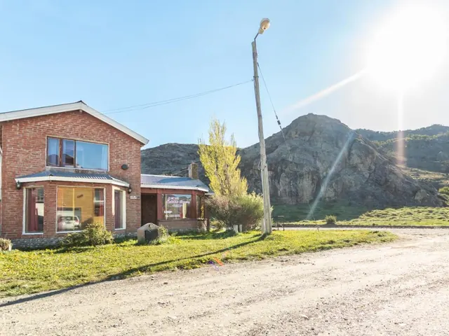 Fachada de Hostel Luna Country en El Chaltén