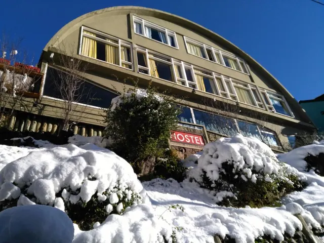 Fachada de Moving Hostel Travel Bar en Bariloche