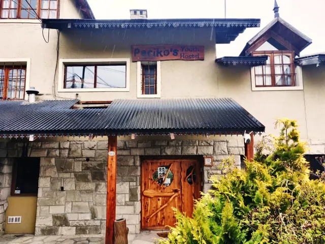 Fachada de Periko´s Youth Hostel en Bariloche