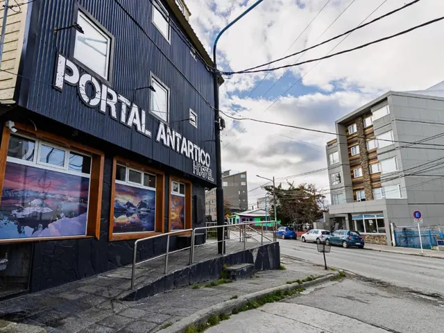 Fachada de PORTAL ANTARTlCO en Ushuaia