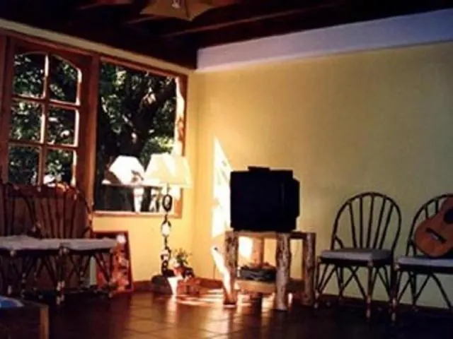 Sala común de Puma Hostel en San Martín de los Andes