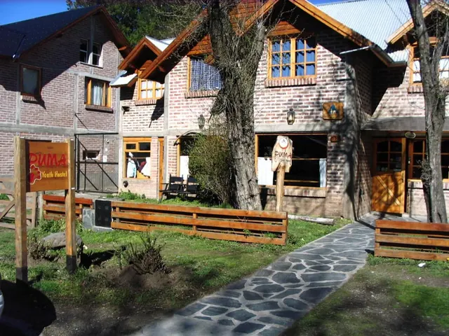 Fachada de Puma Hostel en San Martín de los Andes