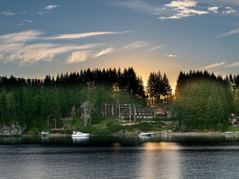 Atardecer en una bahía de Villa La Angostura